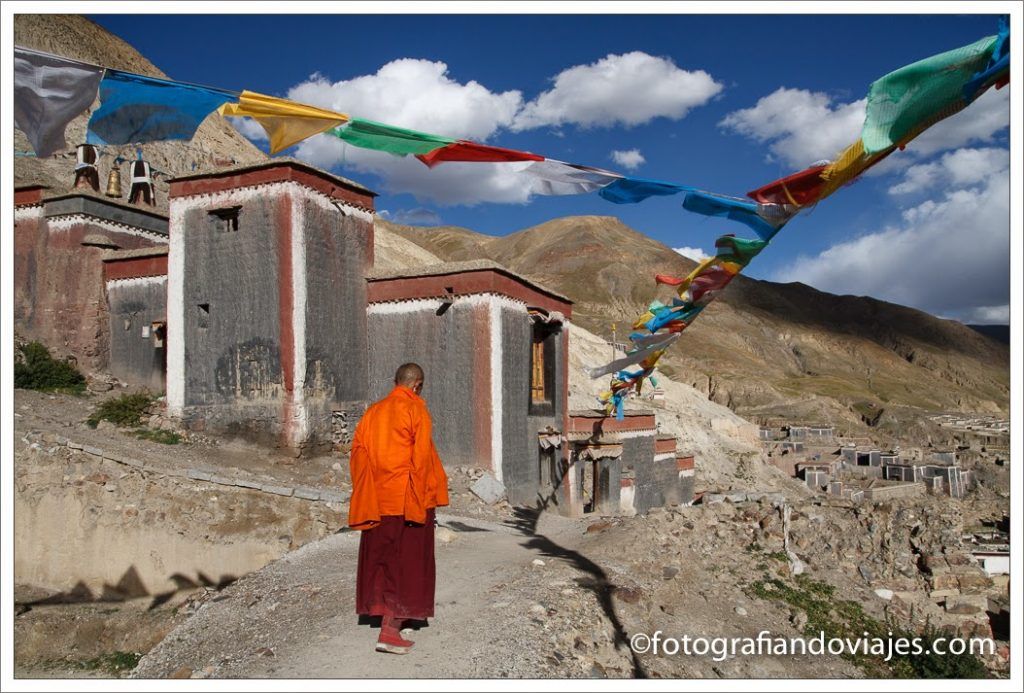 Monje en Sakya, Tibet