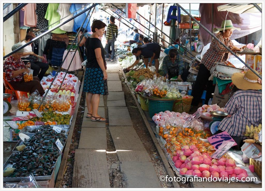 mercado vias del tren mae klong bangkok