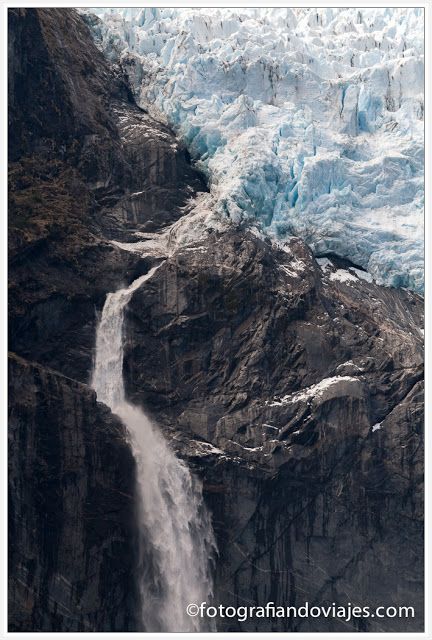 Ventisquero colgante en Parque Nacional Quelat, Chile Ventisquero colgante en Parque Nacional Quelat, Chile