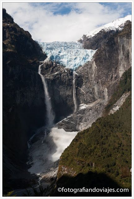 Ventisquero colgante en Parque Nacional Quelat, Chile Ventisquero colgante en Parque Nacional Quelat, Chile