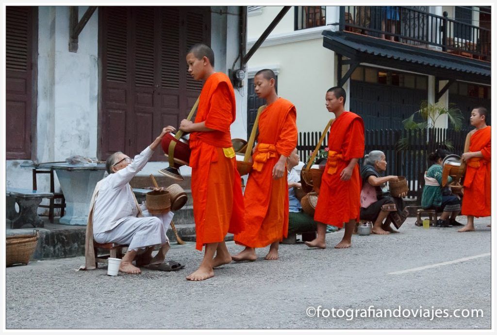 Ceremonia de los monjes en Luang Prabang