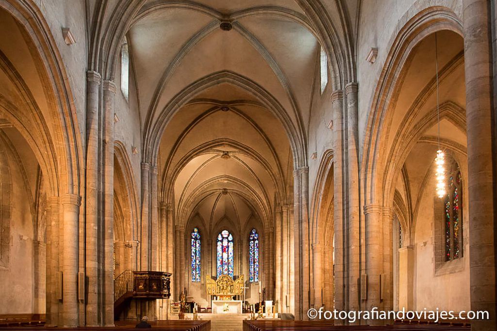Interior de la catedral Notre Dame du Glacier