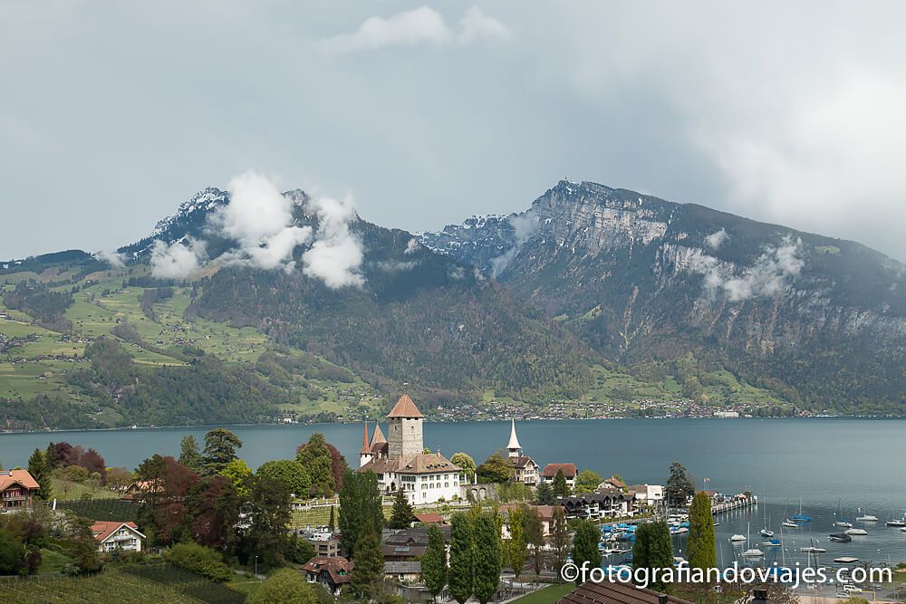 Castillo de Spiez desde el mirador Suiza