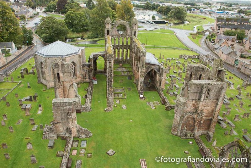 Vista de las ruinas de la catedral Elgin