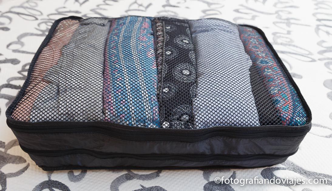 Ropa para más de un mes en un organizador doble