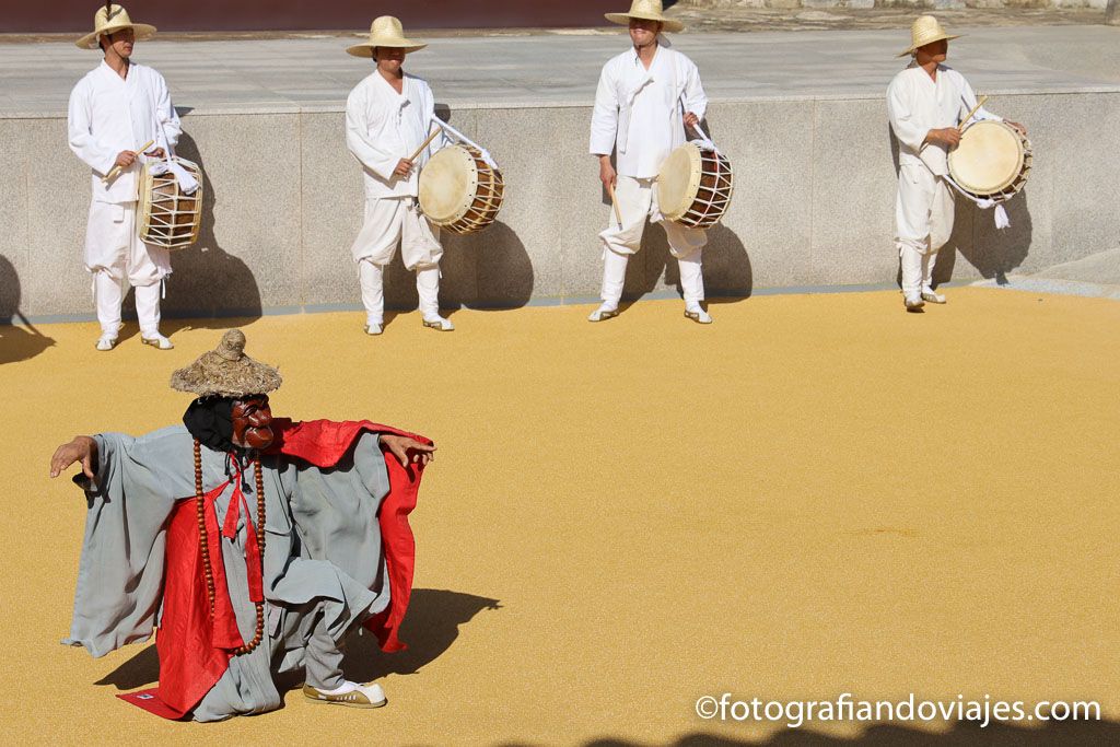 danza de mascaras en la Aldea Hahoe de Andong