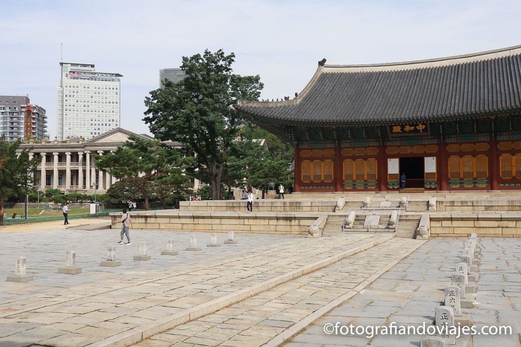 Palacio real Deoksugung en Seul