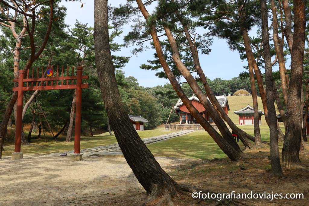 Complejo de tumbas Donggureung en Guri corea seul