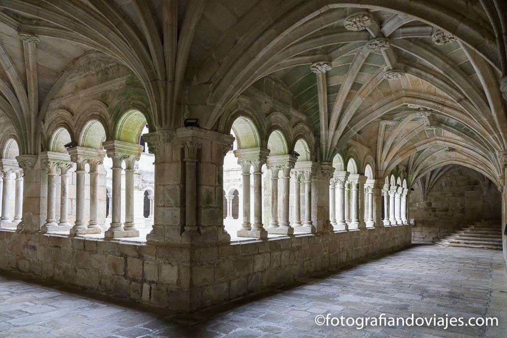 claustro monasterio santo estevo ribas de sil parador