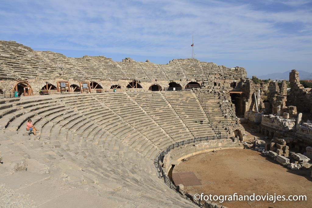 que ver en Side turquia teatro romano