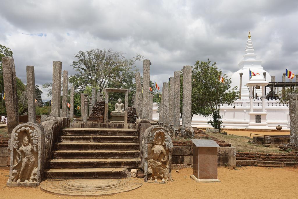 Thuparamaya dagoba templos anuradhapura que ver