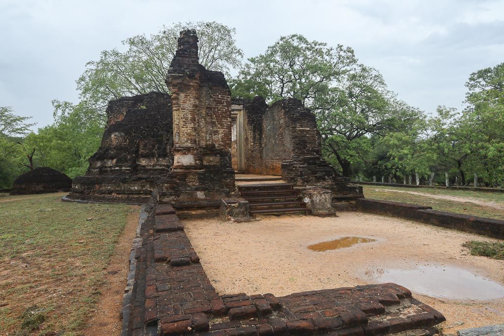 Potgul vihara polonnaruwa