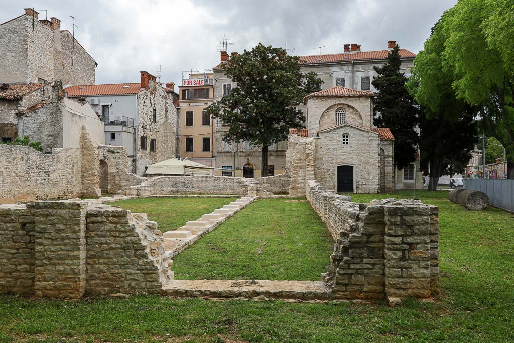 Capilla Santa María Formosa y convento benedictino pula