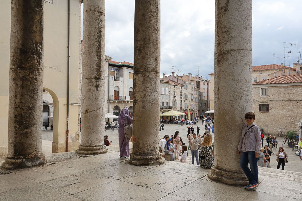 pula que visitar Templo de Augusto y foro