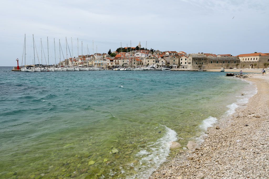 Vista panorámica de Primosten en Croacia