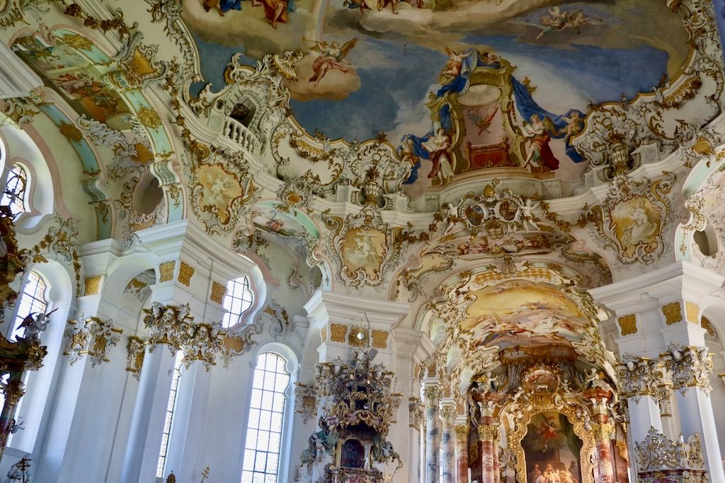 Interior de la iglesia rococó de Wies, en la Ruta Romántica de Alemania