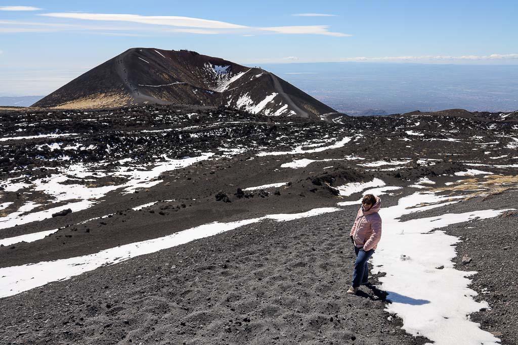 Cráter Silvestri superior en la base del Etna