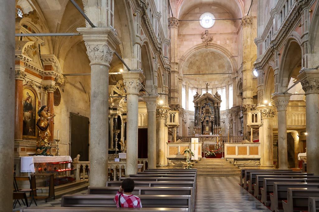 interior catedral Sibenik croacia