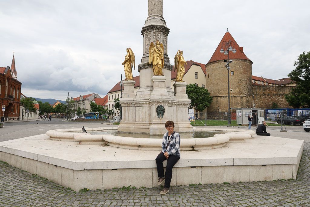Fuente frente a la Catedral de zagreb croacia