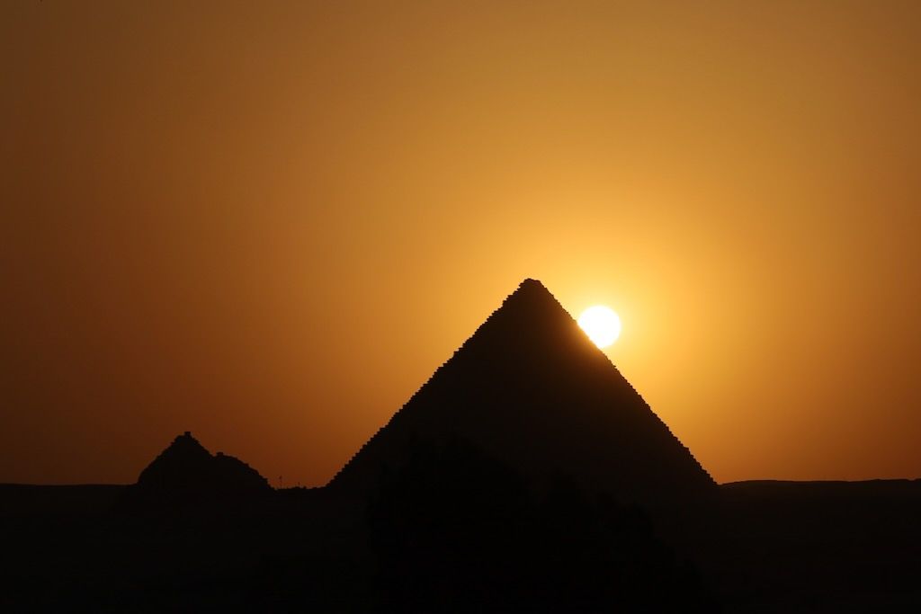Pirámides Giza atardecer puesta de sol
