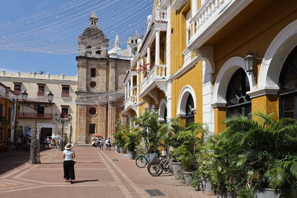 Plaza e iglesia San Pedro Claver