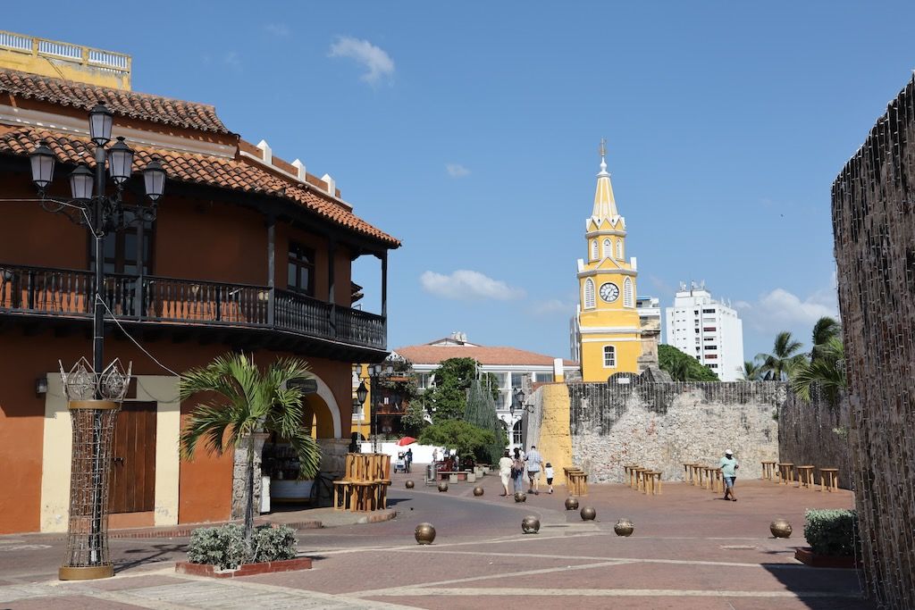 Puerta del Reloj plaza coche Cartagena de Indias Colombia