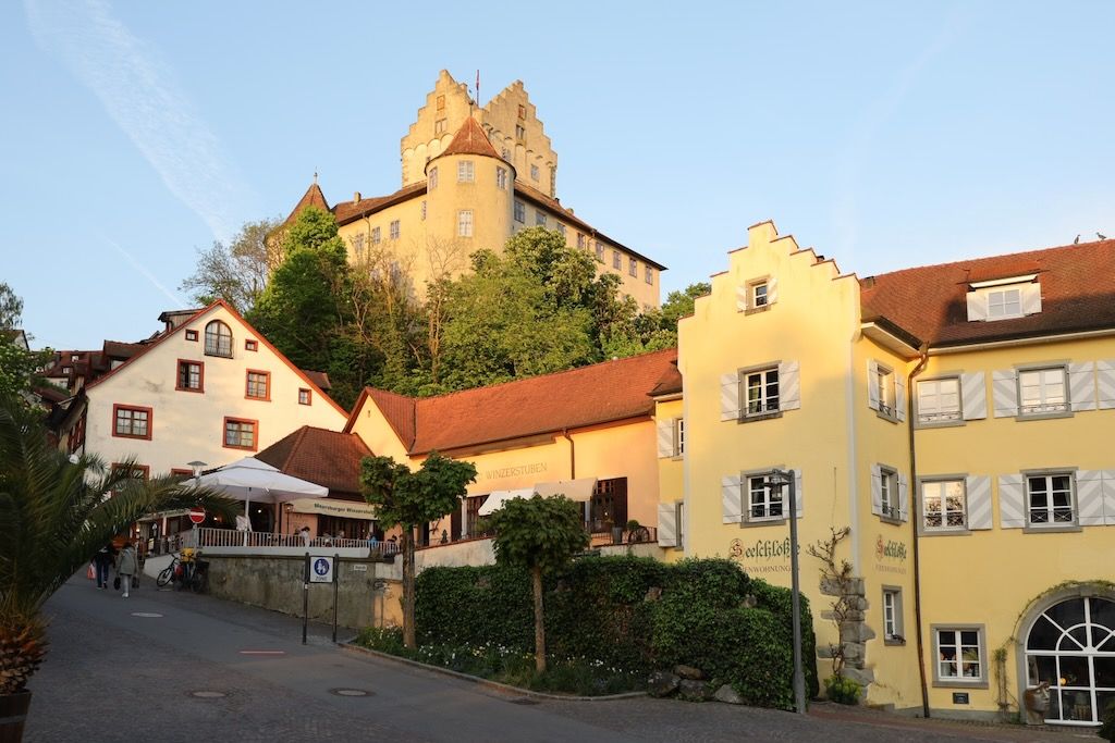 calle Steigstraße y castillo viejo Meersburg Alemania