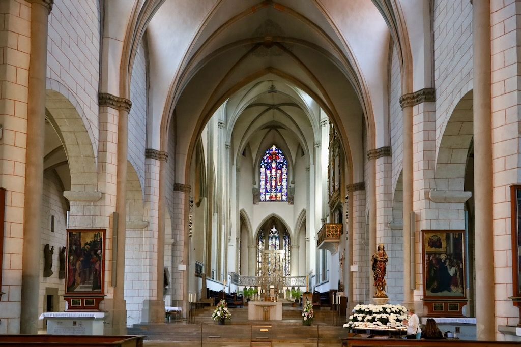 Interior catedral de Augsburgo Dom St Maria ruta romantica alemania