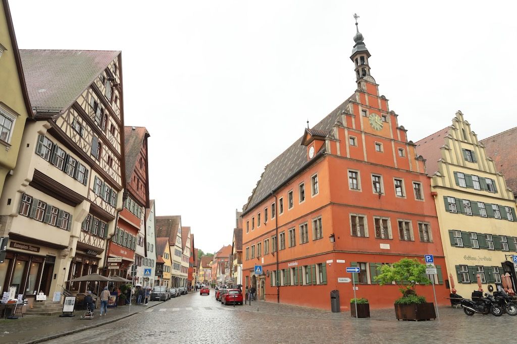 Plaza del vino (Weinmarkt) antigua Taberna de Concejales y hotel zur glocke Dinkelsbühl Ruta Romántica
