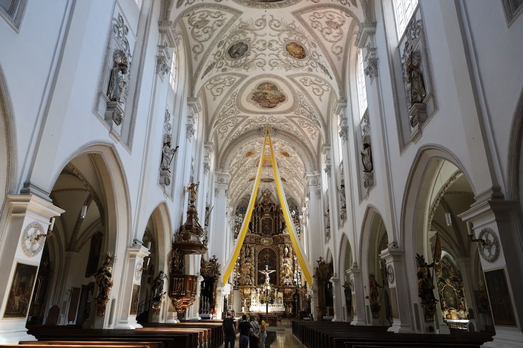 interior Iglesia de Santa María Landsberg am Lech ruta romantica alemania