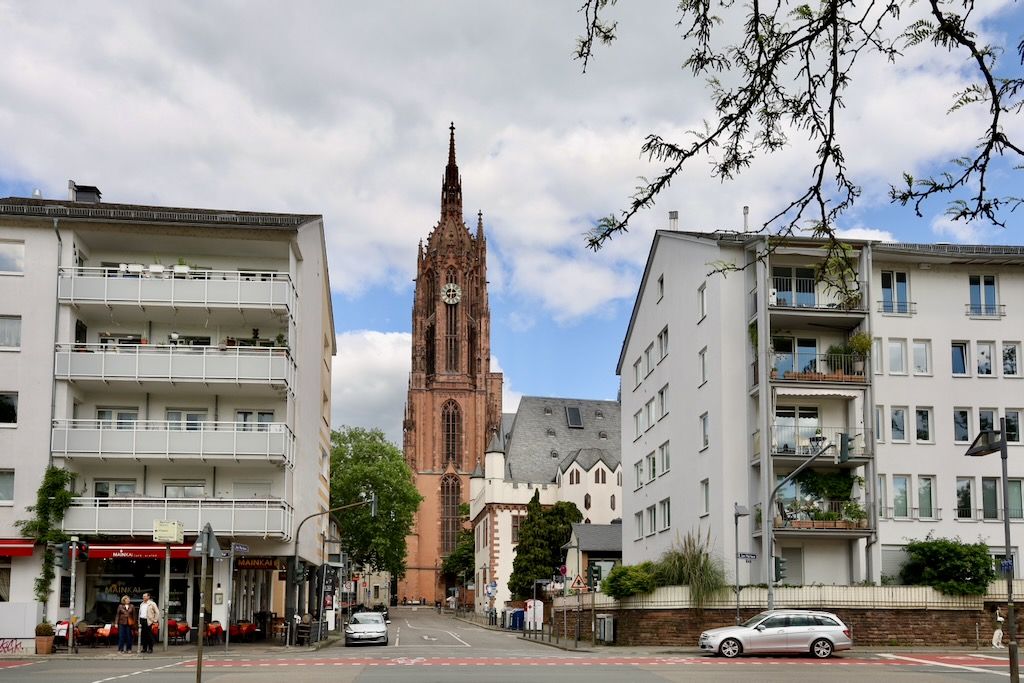 torre catedral San Bartolomé Kaiserdom Francfort del Meno Alemania Frankfurt