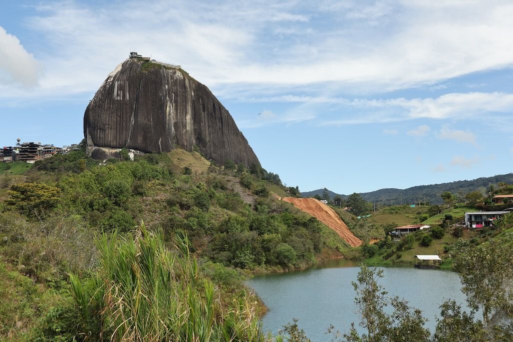 panoramica Peñon de Guatapé o piedra del Peñol Antioquia Colombia