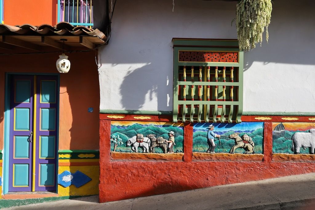 zocalos calle recuerdo Guatape Antioquia Colombia