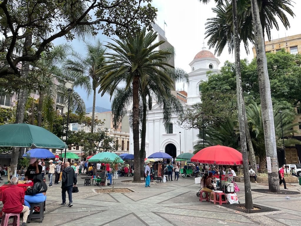 Parque Berrio Medellín iglesia la candelaria