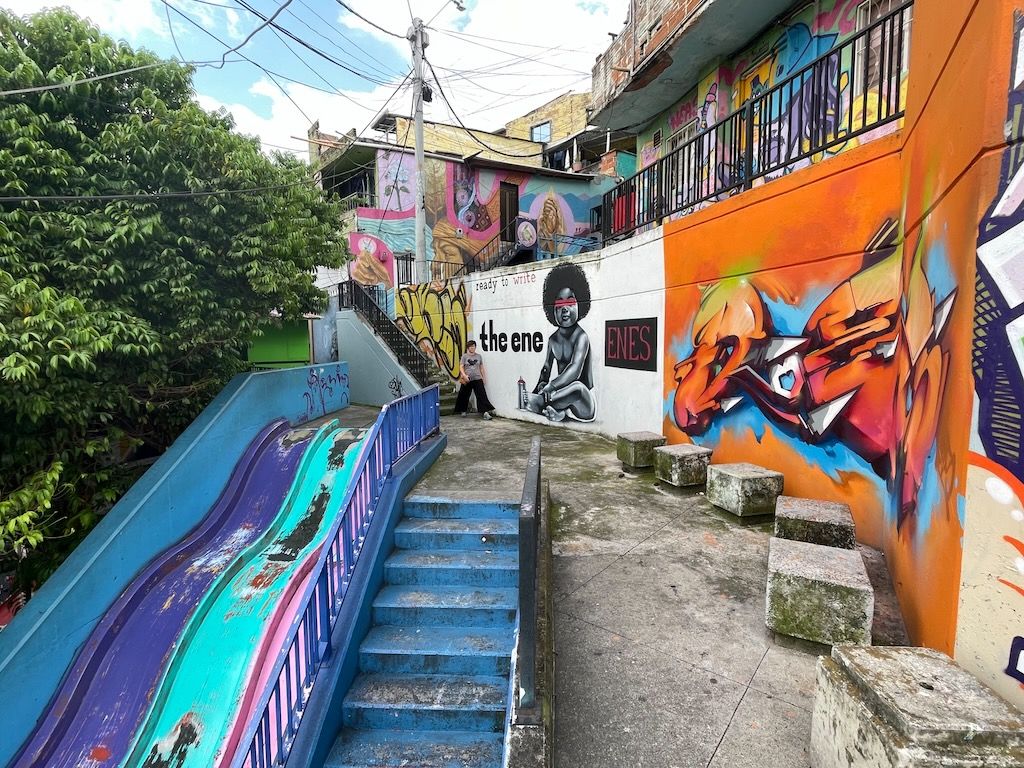 grafitis comuna 13 Medellin