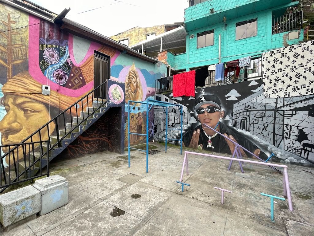 grafitis comuna 13 Medellin