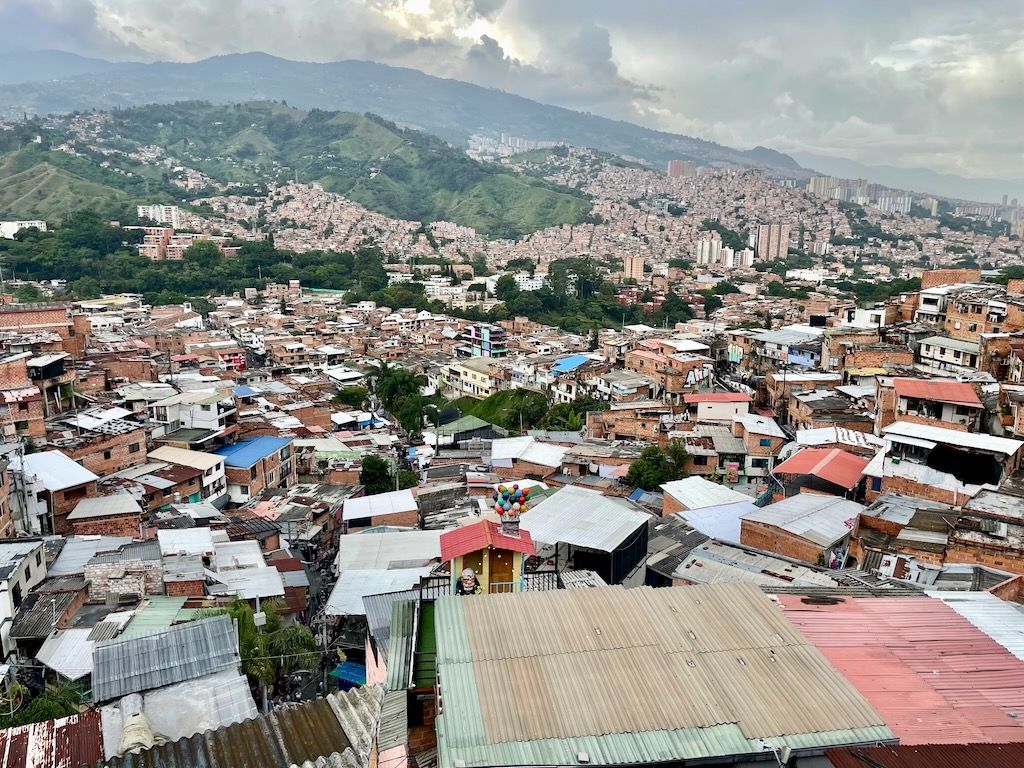 miradores comuna 13 Medellin
