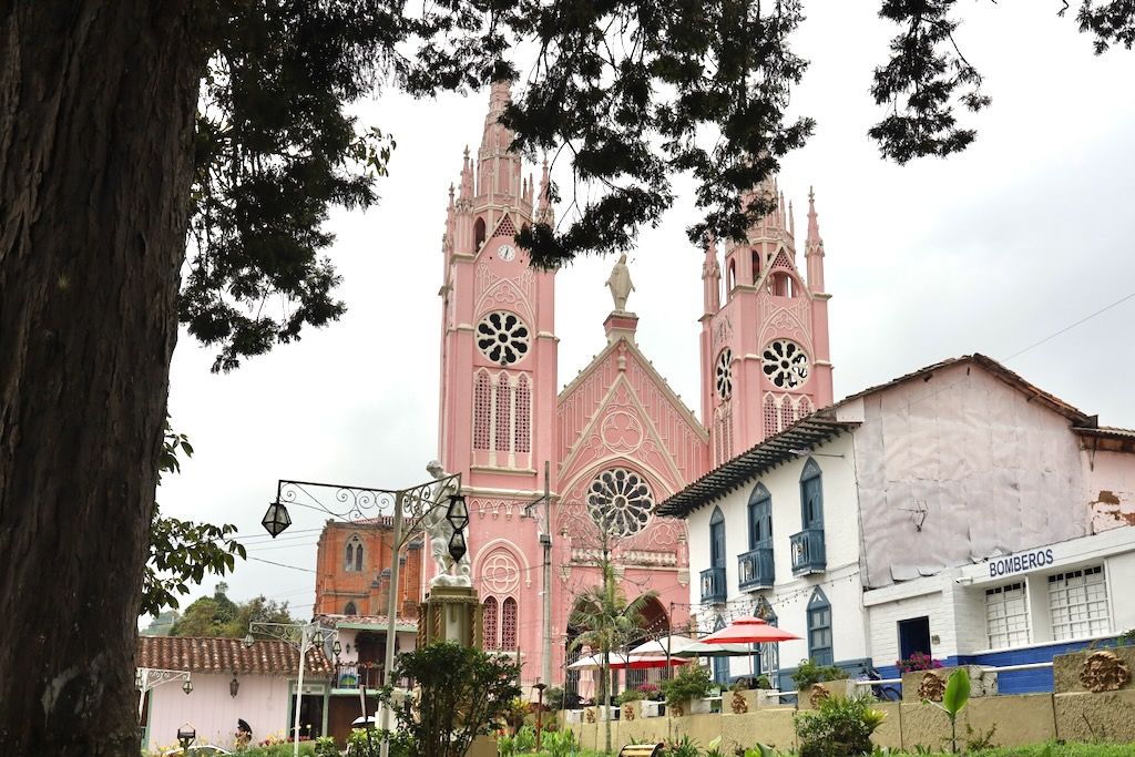 Santuario de Santa Laura iglesia rosa de Jericó antioquia colombia