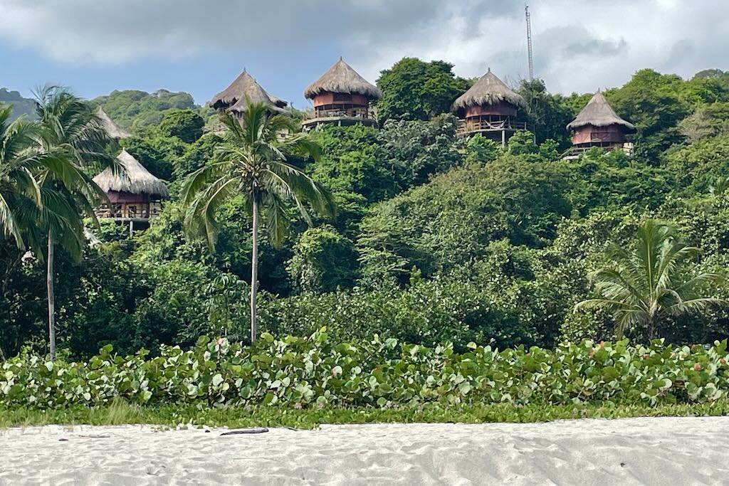 cabañas hotel en parque Tayrona Colombia