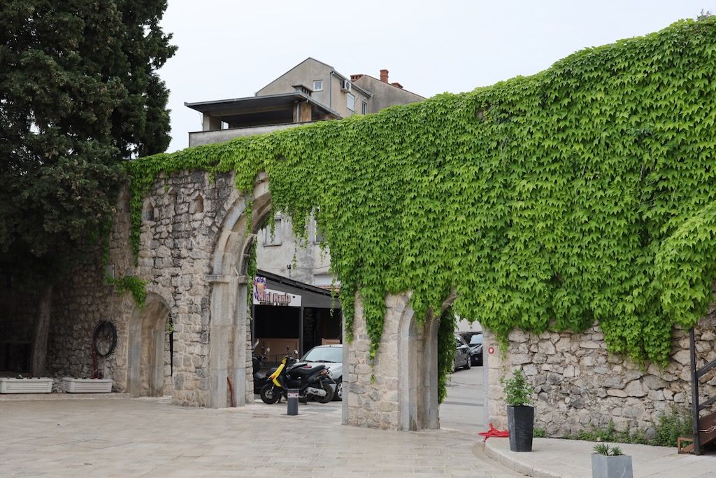 Puerta sur antigua muralla Trebinje Bosnia Herzegovina