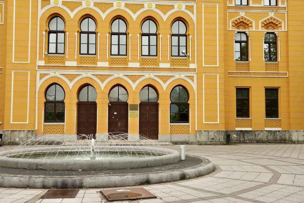 Gymnasium en Mostar plaza españa
