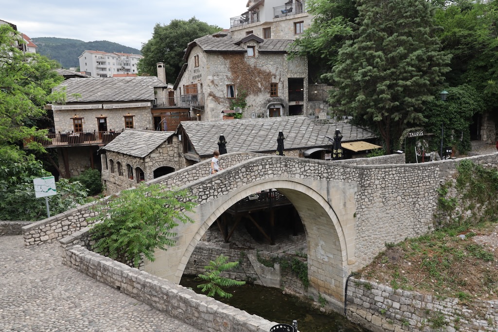 Puente Torcido Kriva Ćuprija en Mostar